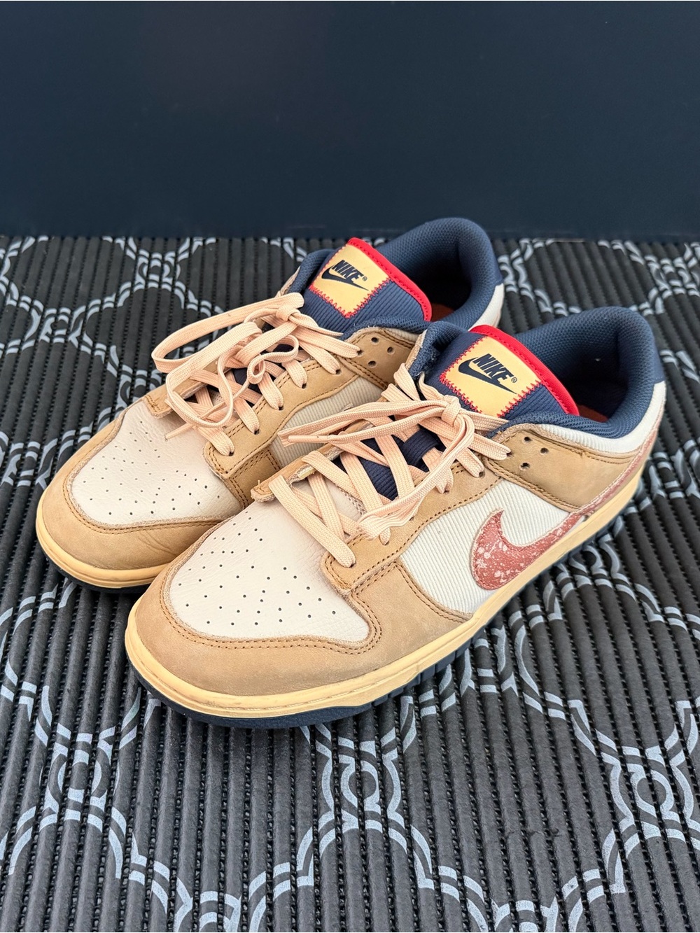 Nike Kids Low-Top Sneakers in Tan, Navy and Red